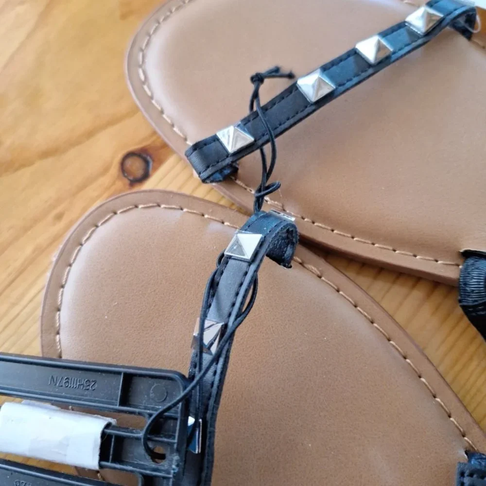 Time & Tru Flat Sandals Size 9 🎇 ADD-ON For $5 To Bundles Of $20 Or More!! - Picture 2 of 4